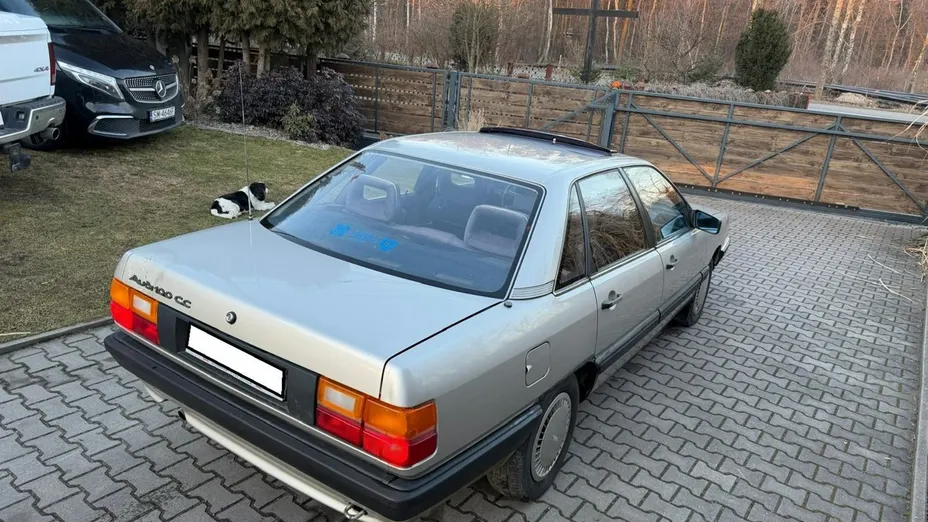 AUDI 100 -