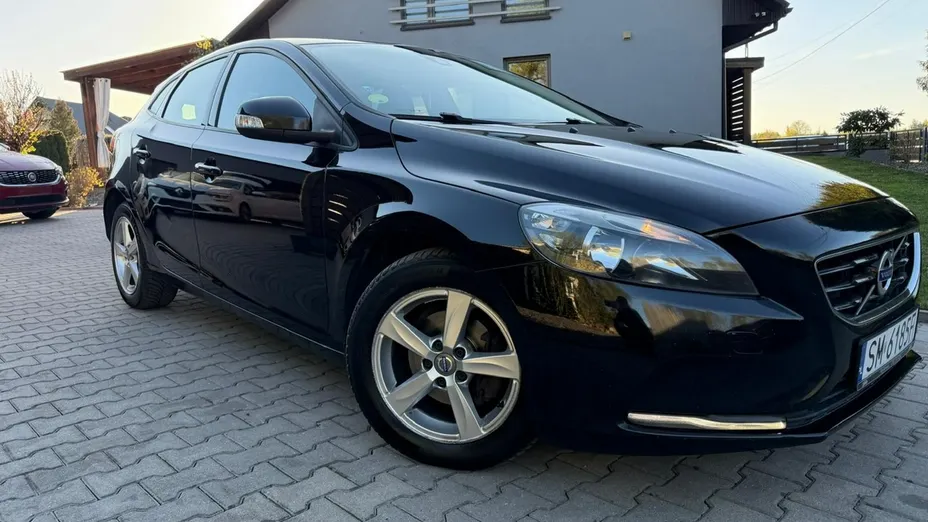 VOLVO V40 -