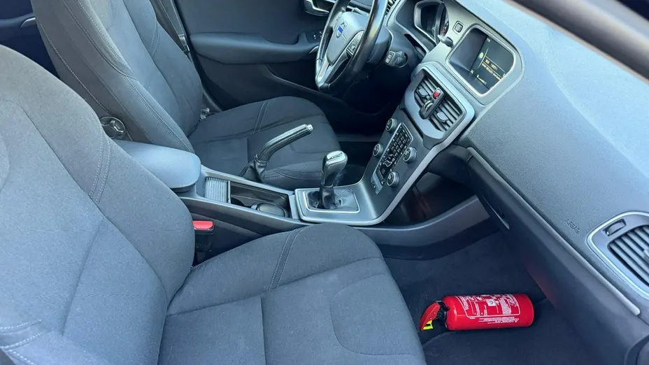 VOLVO V40 -
