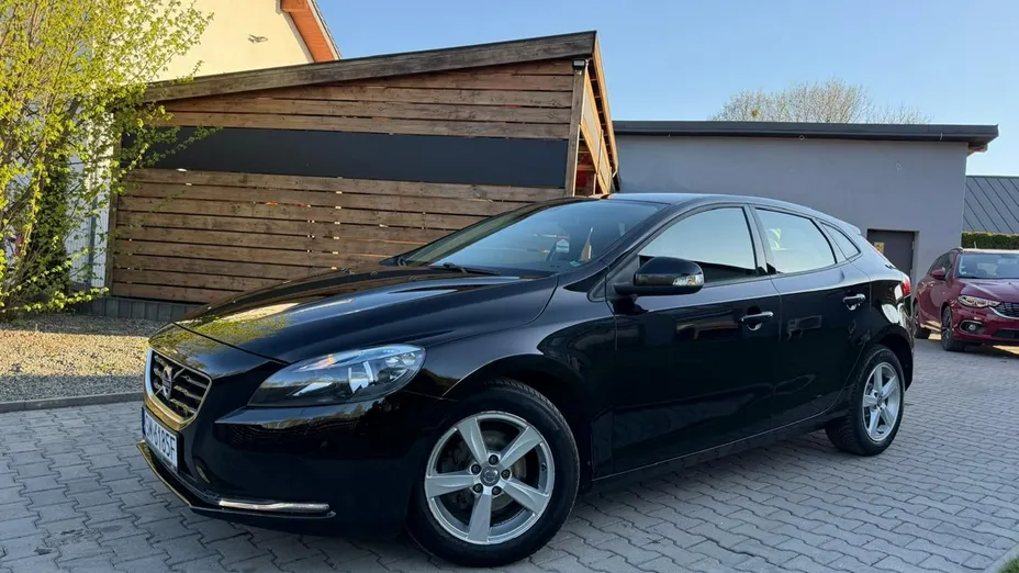 VOLVO V40 -