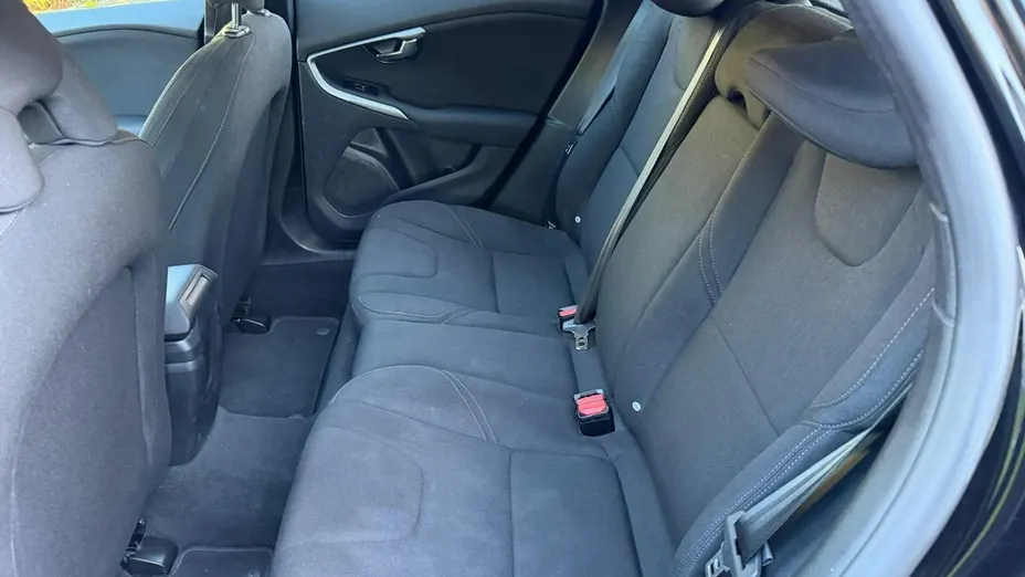 VOLVO V40 -