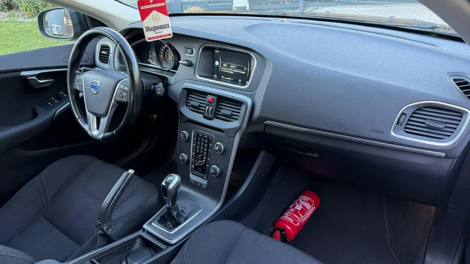 VOLVO V40 -