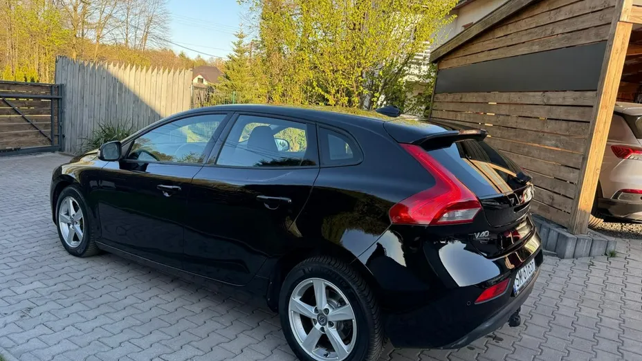 VOLVO V40 -