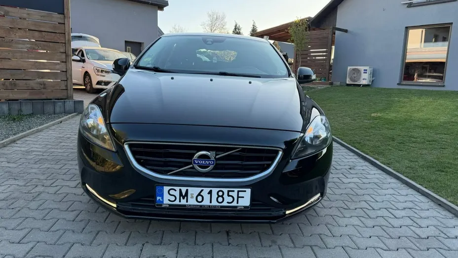 VOLVO V40 -