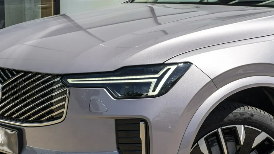 VOLVO XC90 -