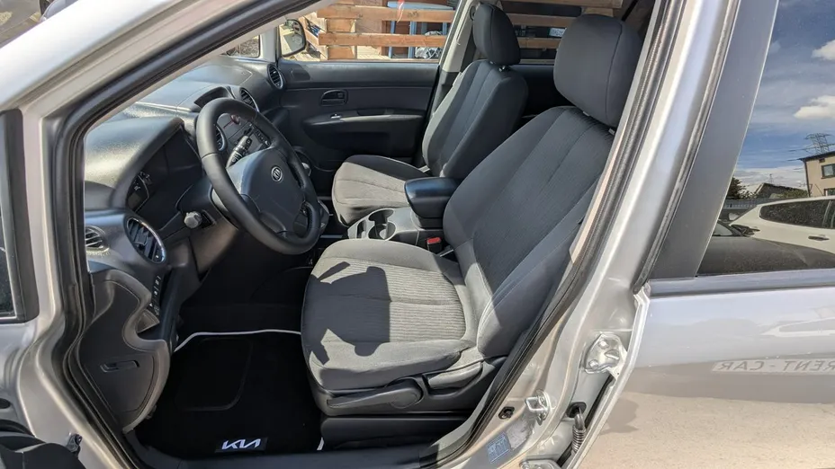 KIA Carens -