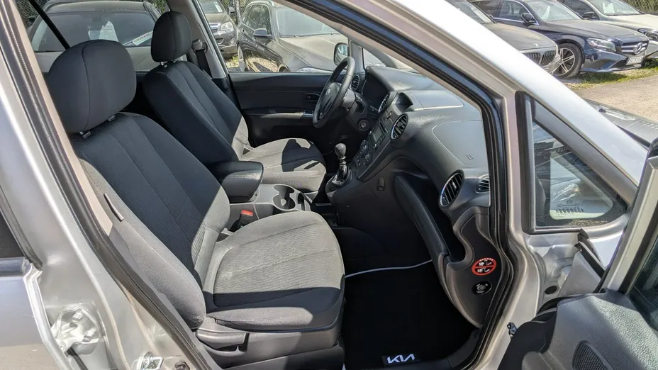 KIA Carens -