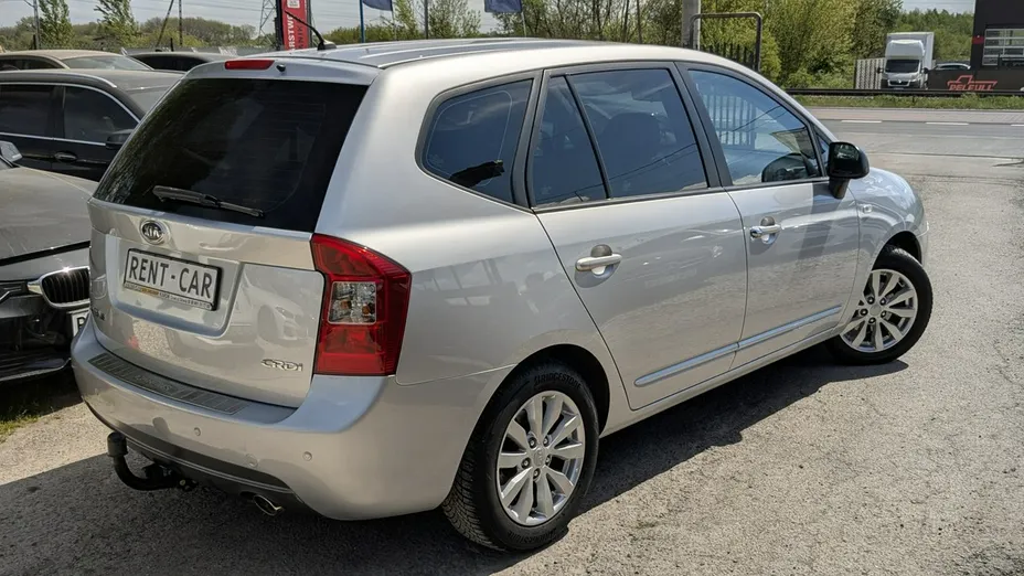 KIA Carens -