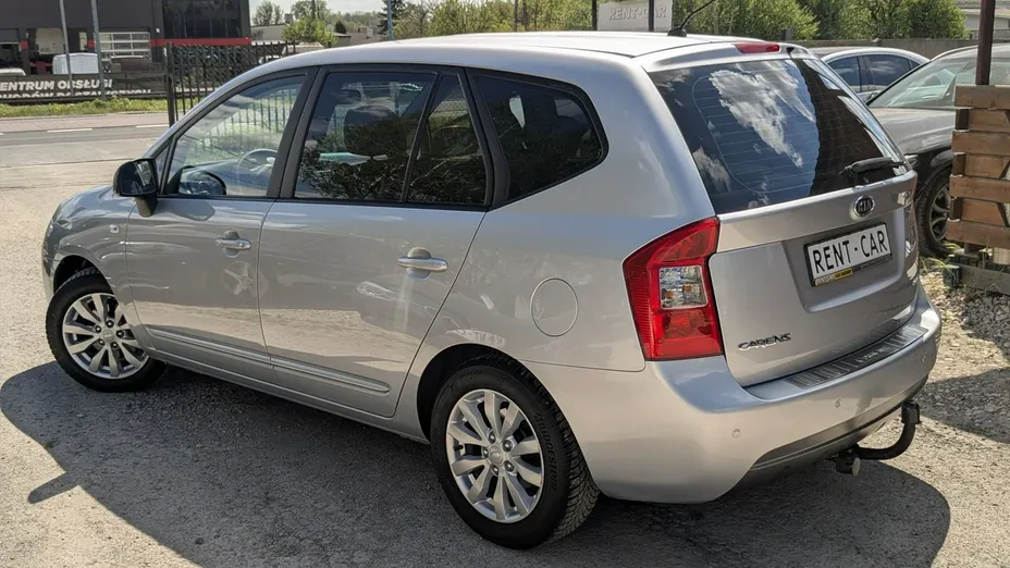 KIA Carens -