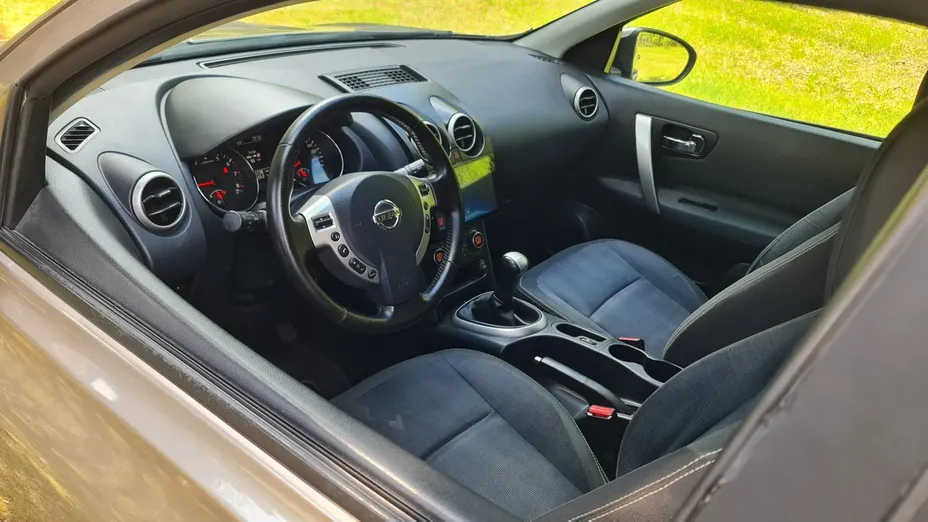 NISSAN Qashqai -