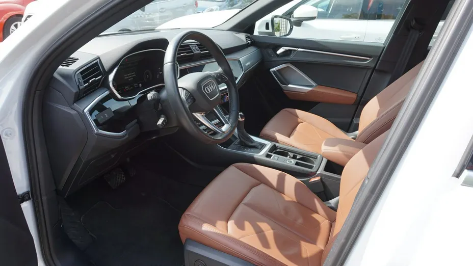 AUDI Q3 -