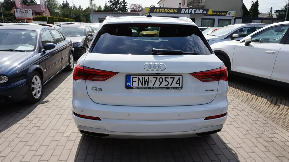 AUDI Q3 -