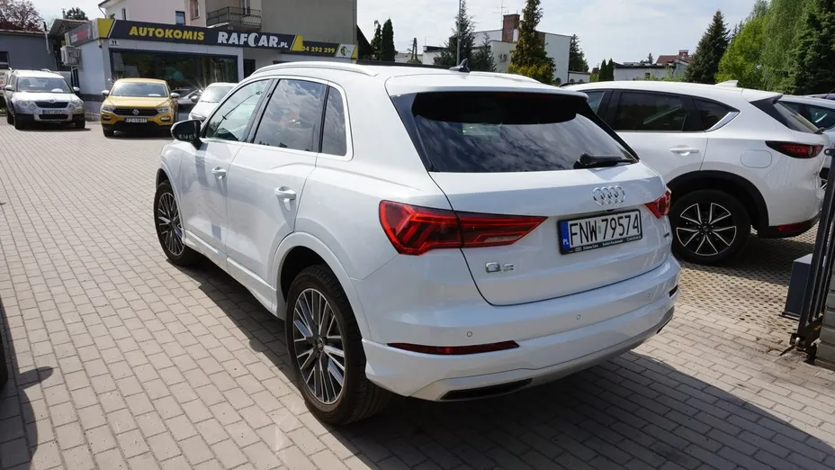 AUDI Q3 -