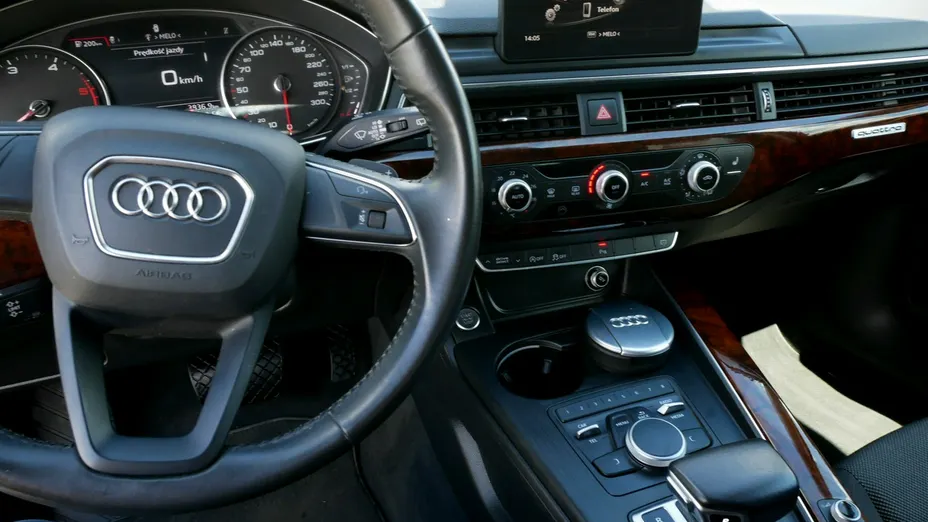 AUDI A4 -