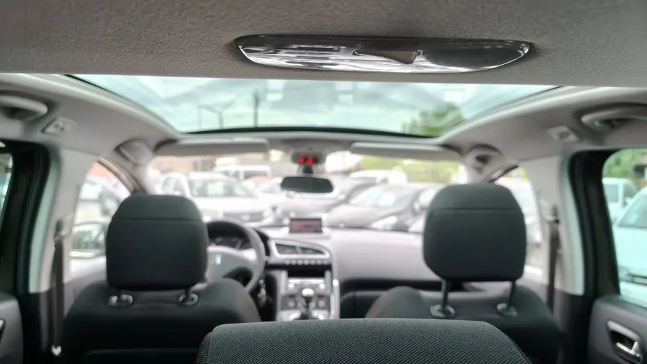 PEUGEOT 3008 -