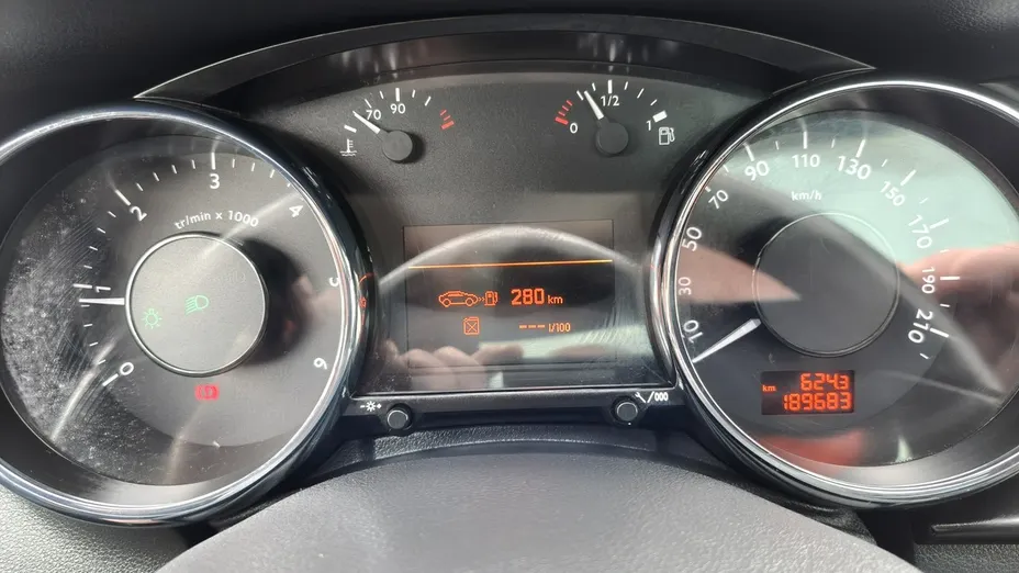 PEUGEOT 3008 -