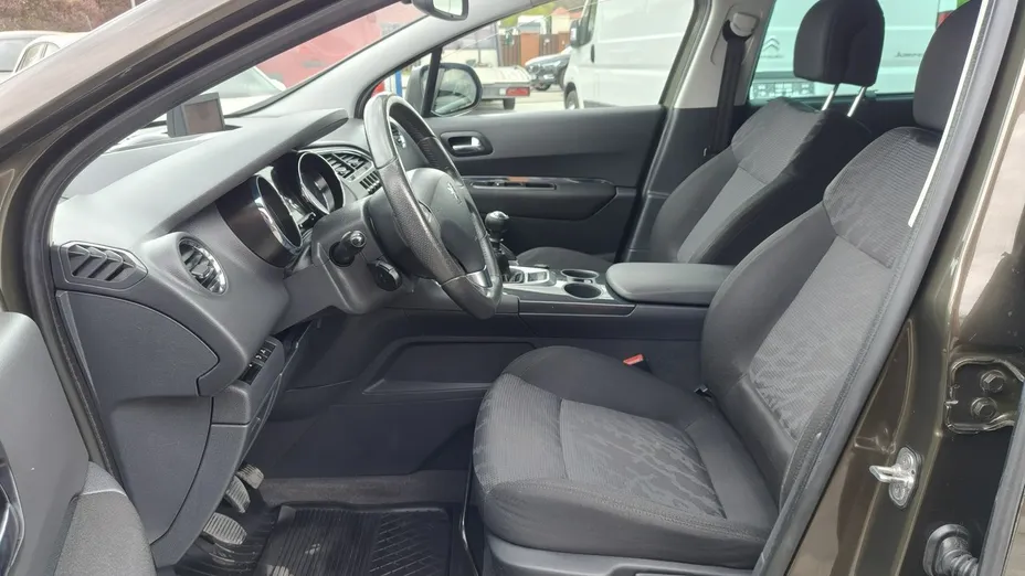 PEUGEOT 3008 -