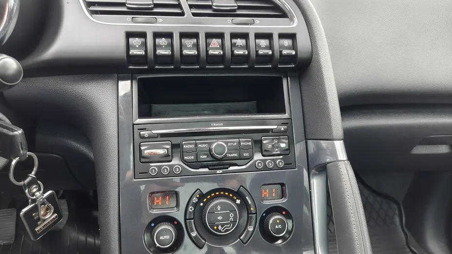 PEUGEOT 3008 -