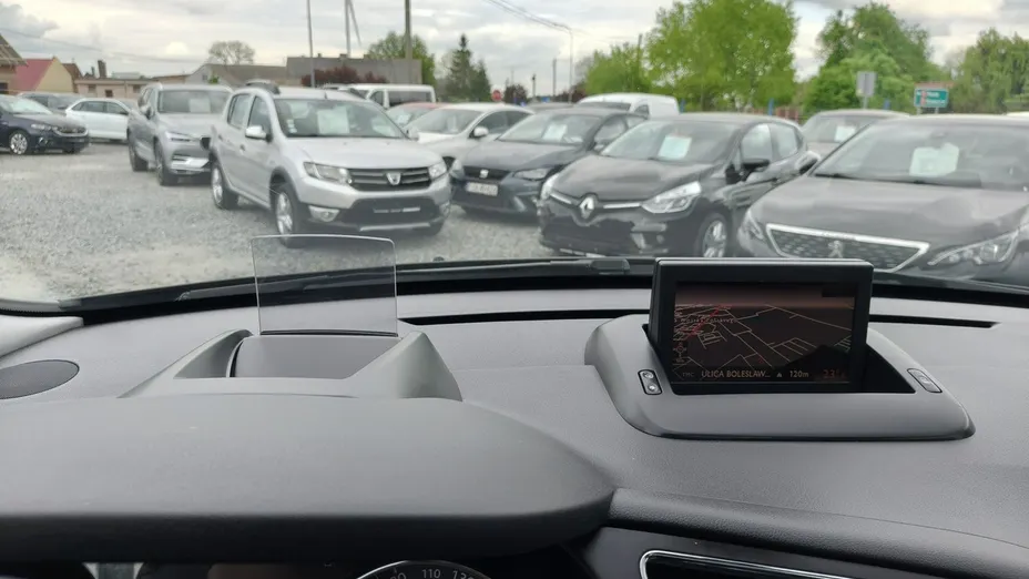 PEUGEOT 3008 -