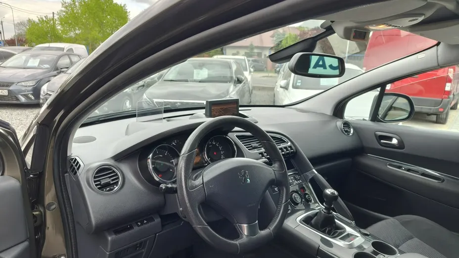 PEUGEOT 3008 -