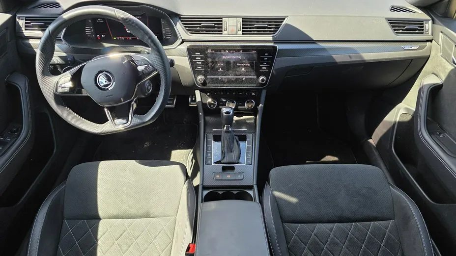 SKODA Superb -