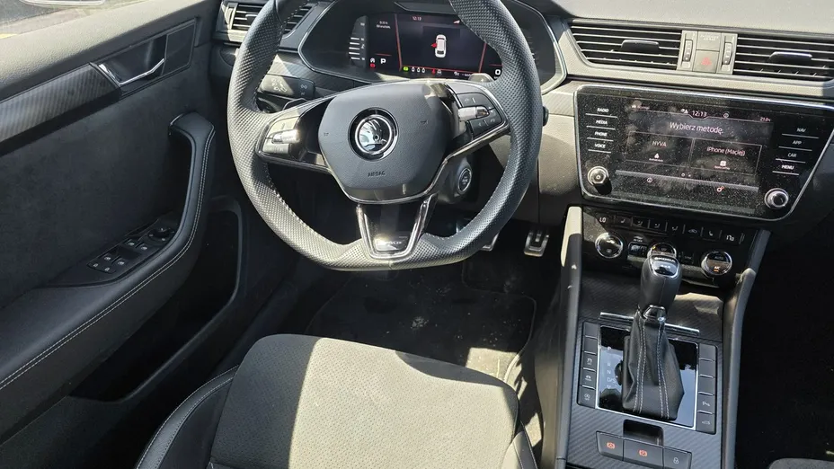 SKODA Superb -