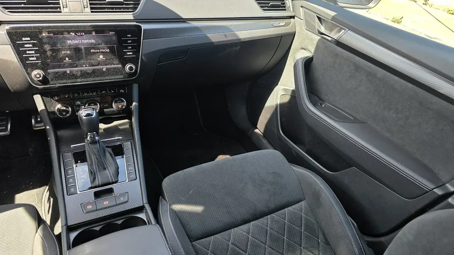 SKODA Superb -
