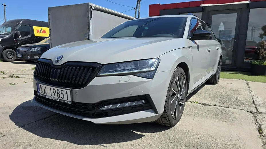 SKODA Superb -