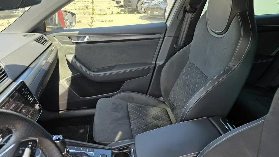 SKODA Superb -