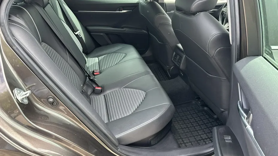 TOYOTA Camry -