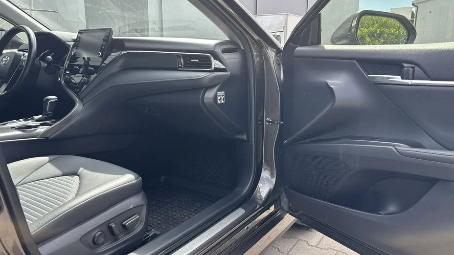 TOYOTA Camry -
