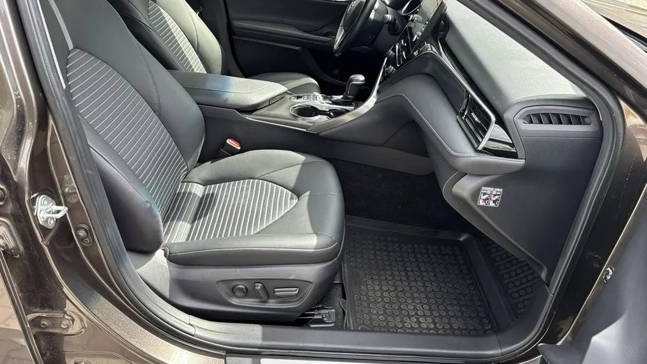 TOYOTA Camry -
