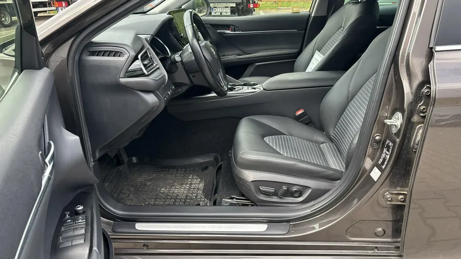TOYOTA Camry -