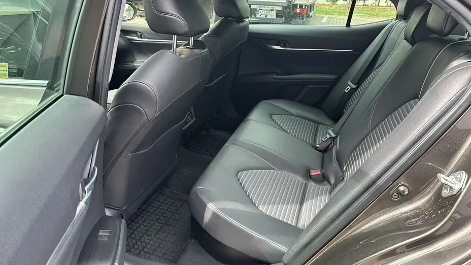 TOYOTA Camry -