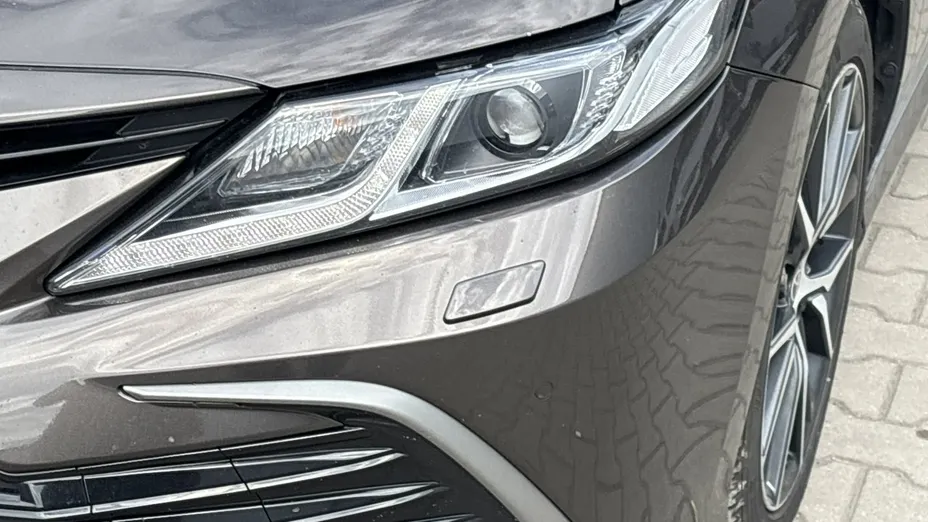 TOYOTA Camry -