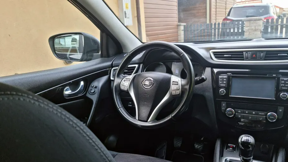 NISSAN Qashqai -