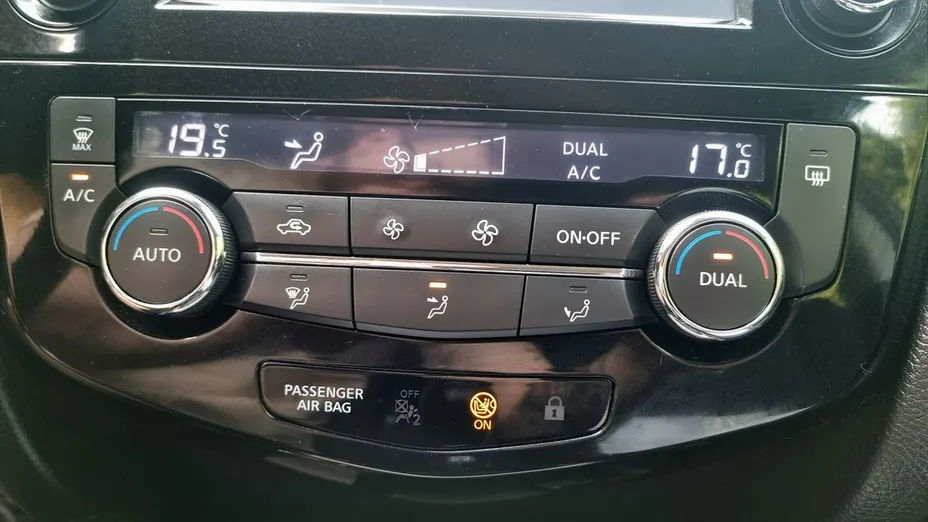 NISSAN Qashqai -