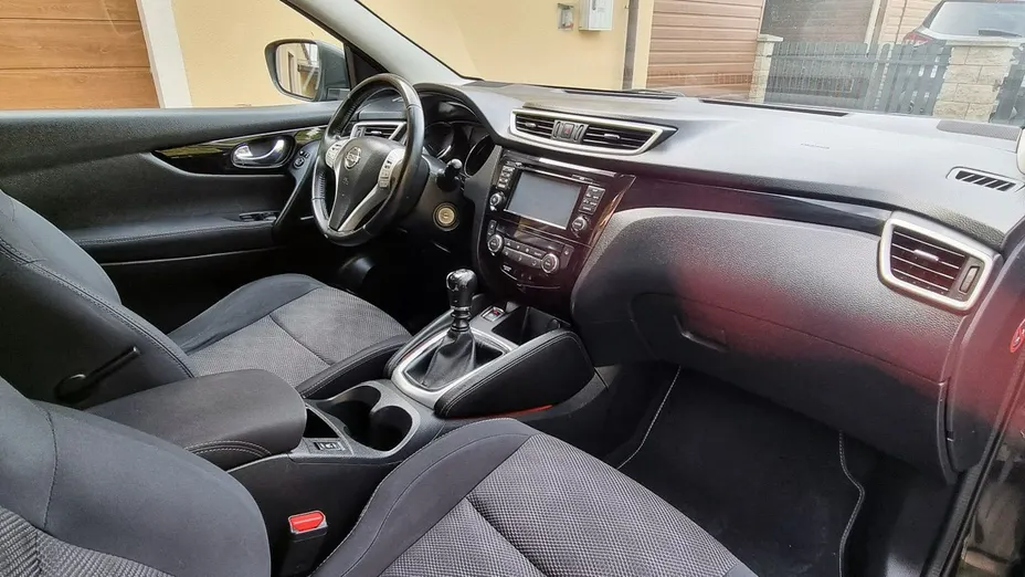 NISSAN Qashqai -