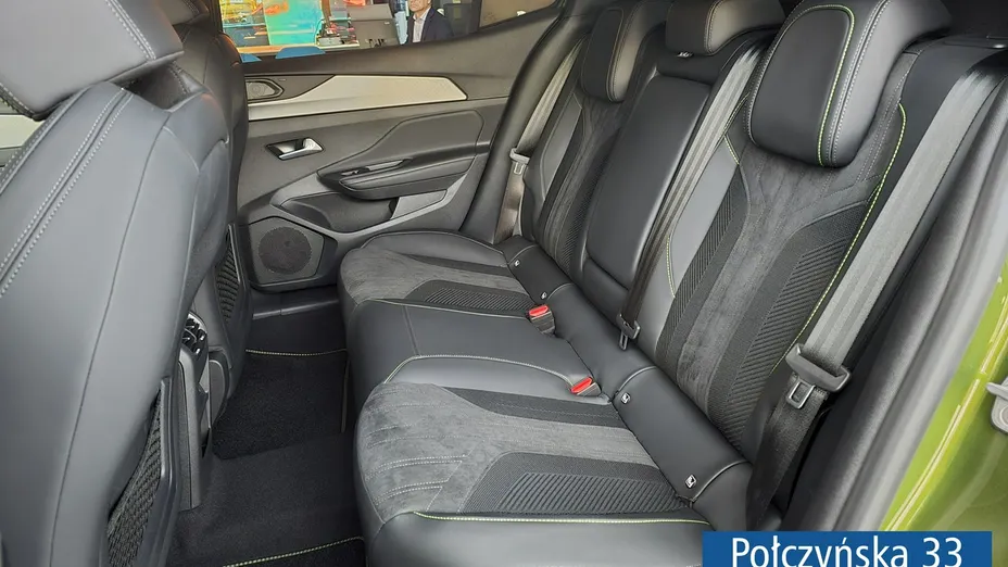 PEUGEOT 408 -