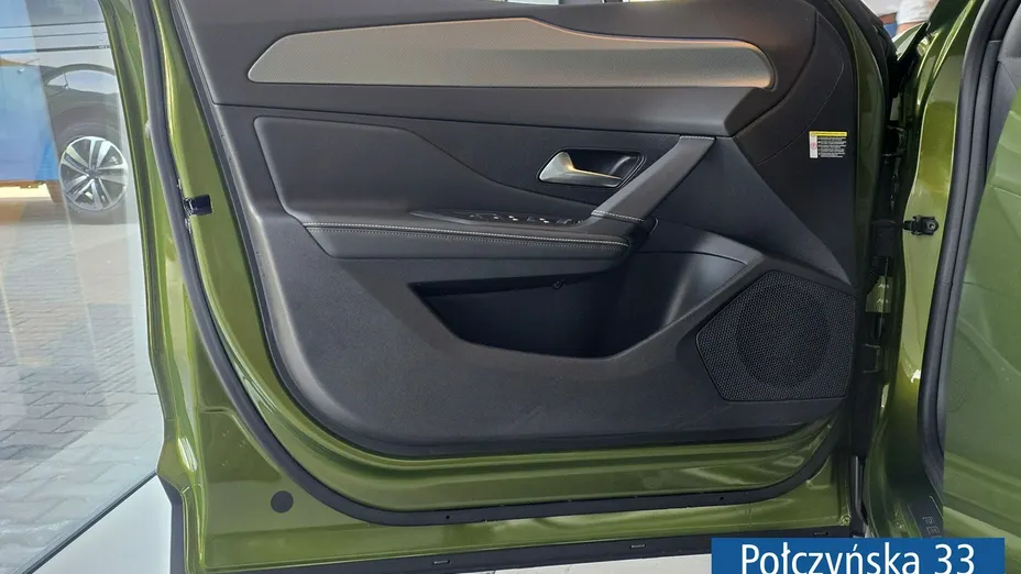 PEUGEOT 408 -