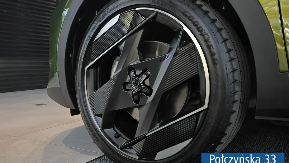PEUGEOT 408 -