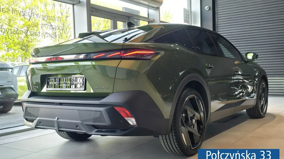 PEUGEOT 408 -