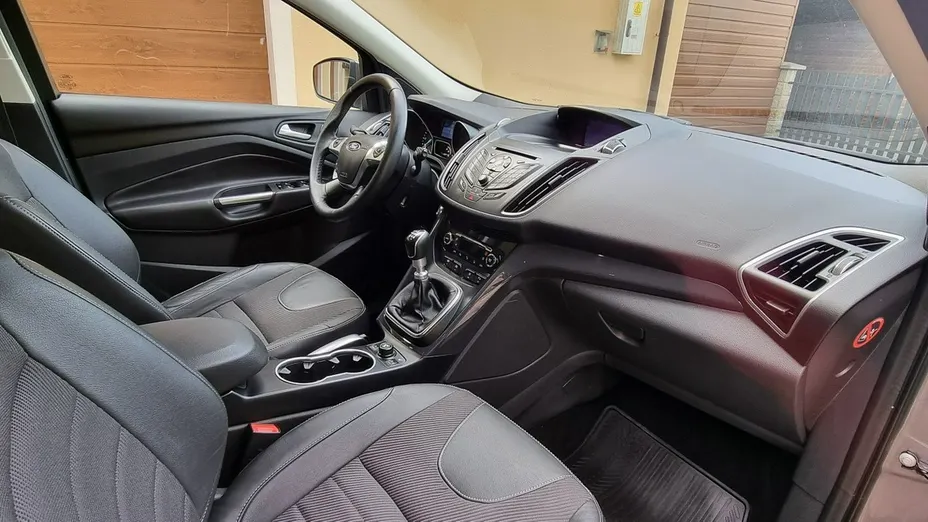 FORD Kuga -