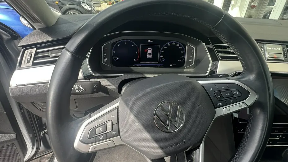 VOLKSWAGEN Passat -