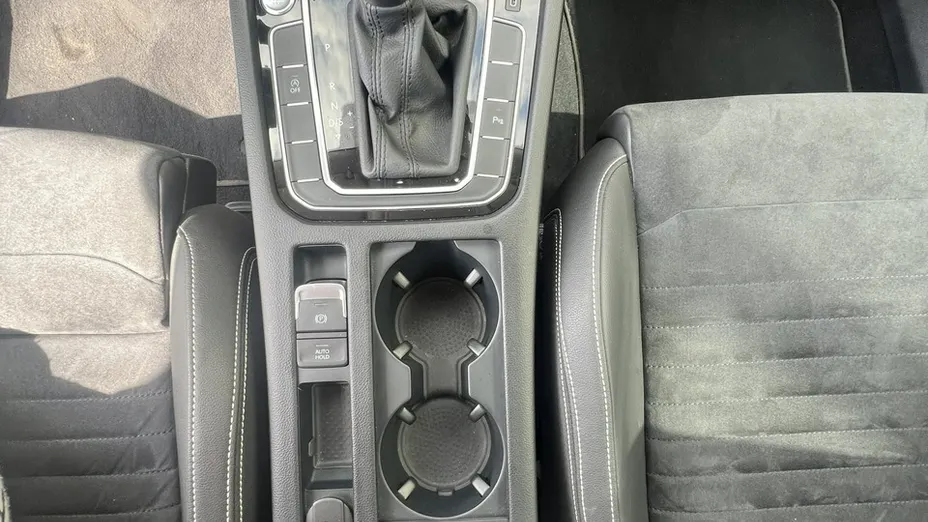 VOLKSWAGEN Passat -
