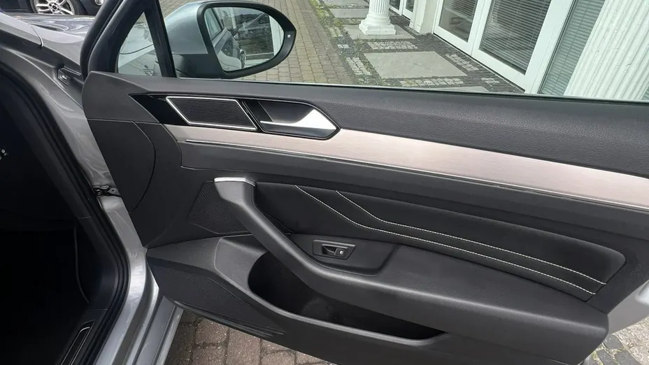VOLKSWAGEN Passat -