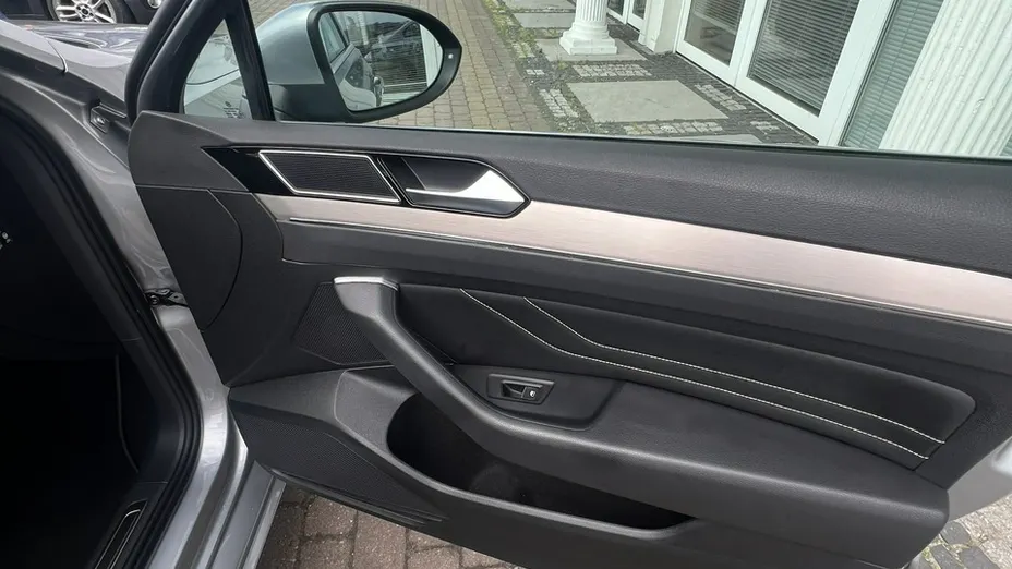 VOLKSWAGEN Passat -