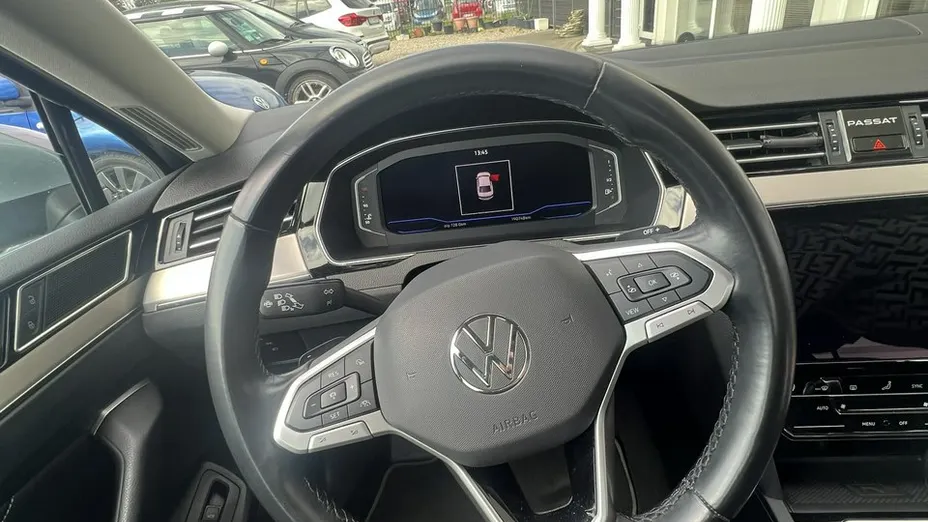 VOLKSWAGEN Passat -
