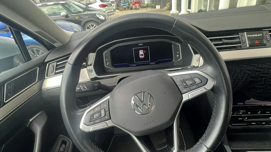 VOLKSWAGEN Passat -