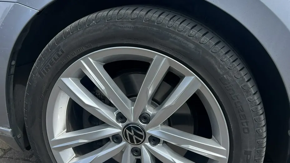 VOLKSWAGEN Passat -
